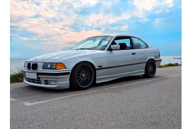 BMW E36 - M50B25TU Schmiedmann Exhaust Manifold Vehicle image